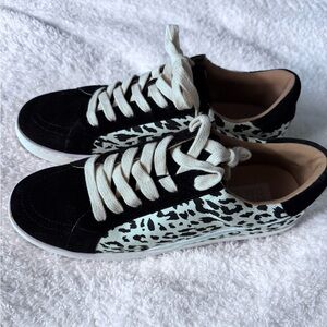 White Raven Cream and Black Leopard Lace-up sneaker Size 10